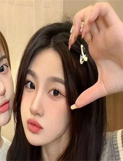 系统的《粉色内衣的女儿朋友》同类型作品对比：风格差异与特色比较，经典重现